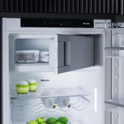 MIELE K 7328 D | Einbau-Kühlschrank mit 4*-Gefrierfach, LED Beleuchtung, SoftClose und SuperKühlen für mehr Komfort.